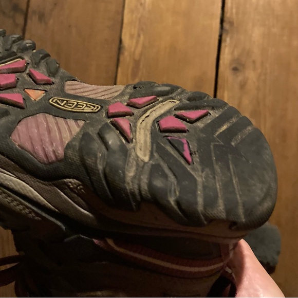 Keen leather hiking boots with Pink fabric accents great Ankle Support - Picture 11 of 13
